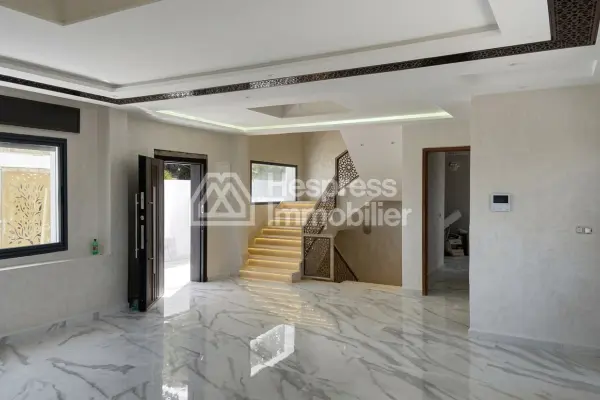 A louer villa neuf avec jardin et piscine surface 580 m²