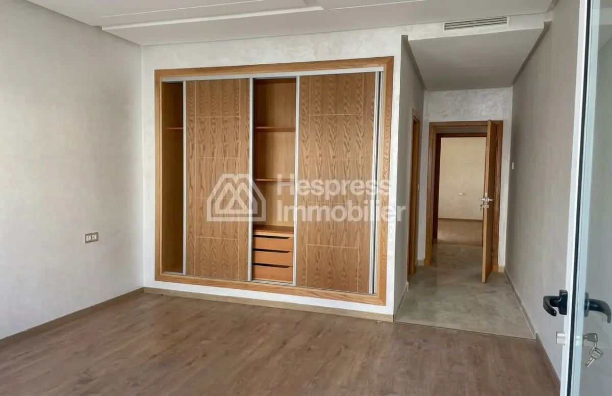 Appartement neuf avec jardin quartier residentiel surface 210 m²