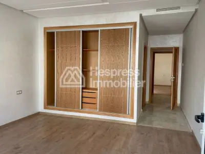 Appartement neuf avec jardin quartier residentiel surface 210 m²