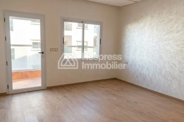 Appartement neuf avec jardin quartier residentiel surface 210 m²