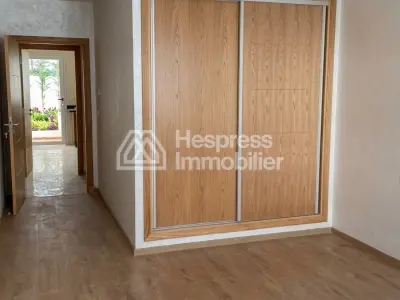 Appartement neuf avec jardin quartier residentiel surface 210 m²
