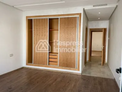 Appartement neuf avec jardin quartier residentiel surface 210 m²