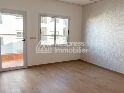 Appartement neuf avec jardin quartier residentiel surface 210 m²