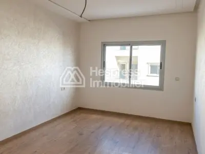 Appartement neuf avec jardin quartier residentiel surface 210 m²