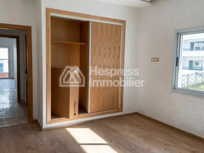 Appartement neuf avec jardin quartier residentiel surface 210 m²