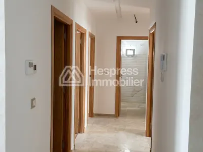 Appartement neuf avec jardin quartier residentiel surface 210 m²