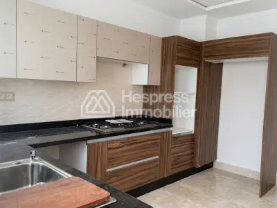 Appartement neuf avec jardin quartier residentiel surface 210 m²