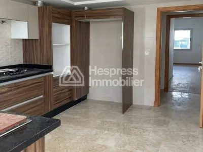 Appartement neuf avec jardin quartier residentiel surface 210 m²