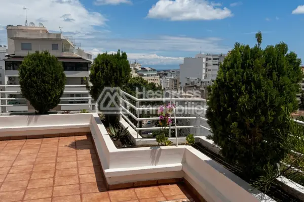 Apartment with terrace for rent, 235m², Iberia district
