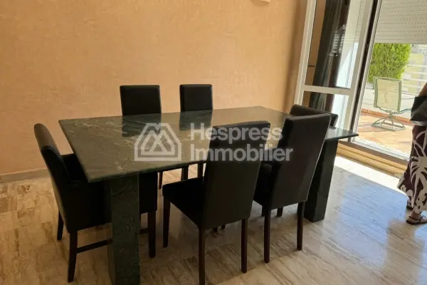 Apartment with terrace for rent, 235m², Iberia district