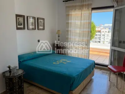 Apartment with terrace for rent, 235m², Iberia district