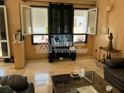 Apartment with terrace for rent, 235m², Iberia district