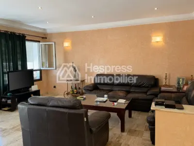 Apartment with terrace for rent, 235m², Iberia district