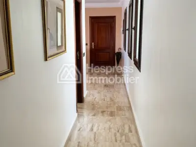 Apartment with terrace for rent, 235m², Iberia district