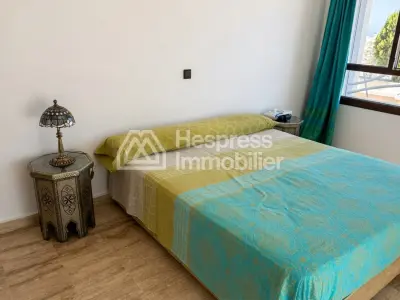 Apartment with terrace for rent, 235m², Iberia district