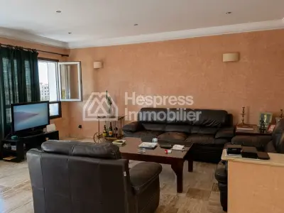 Apartment with terrace for rent, 235m², Iberia district