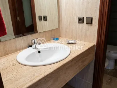 Apartment with terrace for rent, 235m², Iberia district
