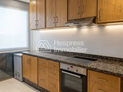 Apartment for rent in the Iberia district, 220 m²