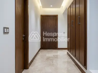 Apartment for rent in the Iberia district, 220 m²