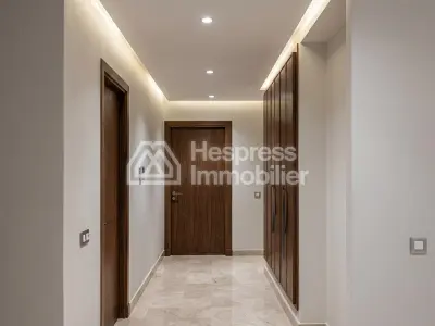 Apartment for rent in the Iberia district, 220 m²