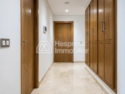Apartment for rent in the Iberia district, 220 m²