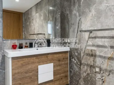 Apartment for rent in the Iberia district, 220 m²