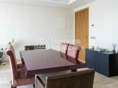Apartment for rent in the Iberia district, 220 m²