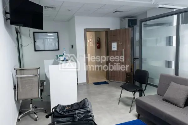 Office for rent in Tangier located in the Administratif district, 55 m², reference / ltaa926