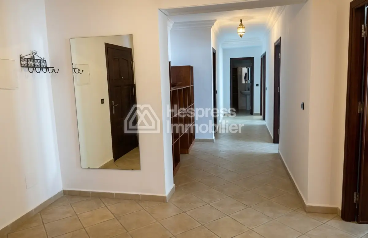 Apartment for rent with garage