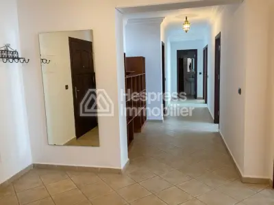 Apartment for rent with garage