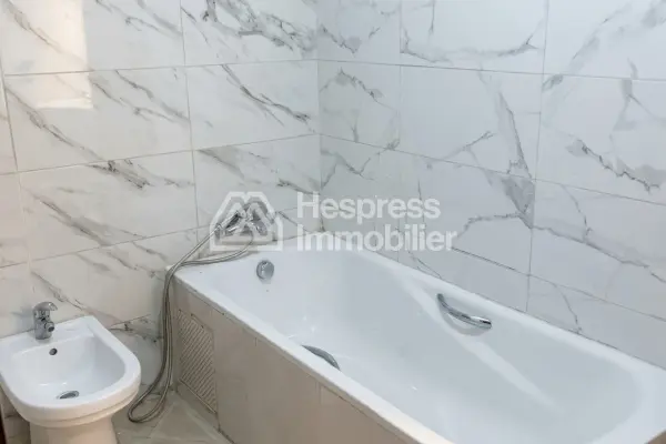 Apartment for rent with garage