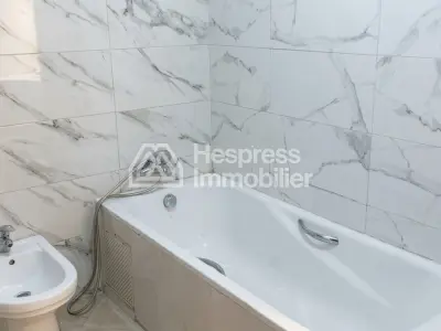 Apartment for rent with garage