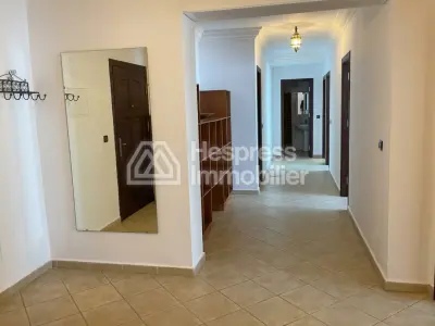 Apartment for rent with garage