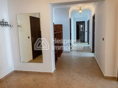 Apartment for rent with garage
