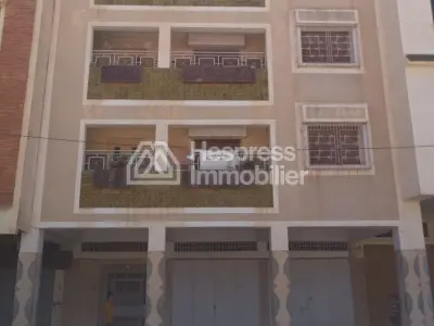 Sale of a 2-story building with 2 facades and title deed