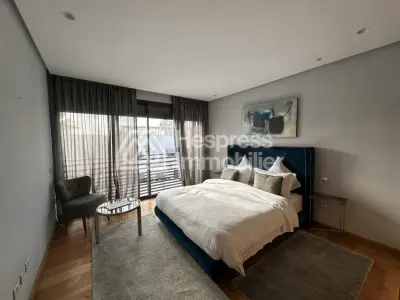 Superbe appartement penthouse à vendre à racine