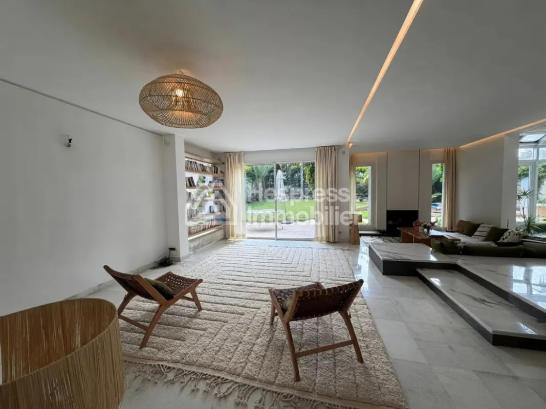 Beautiful unfurnished villa for rent in Aïn Diab
