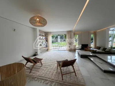 Beautiful unfurnished villa for rent in Aïn Diab
