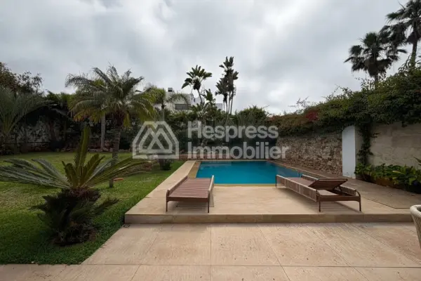 Beautiful unfurnished villa for rent in Aïn Diab