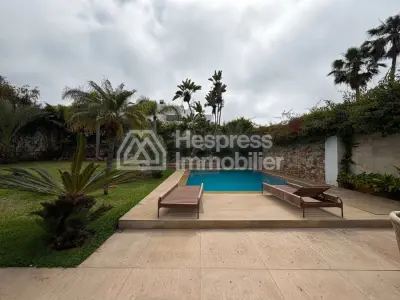 Beautiful unfurnished villa for rent in Aïn Diab