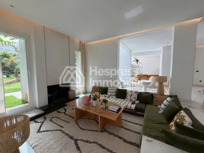 Beautiful unfurnished villa for rent in Aïn Diab