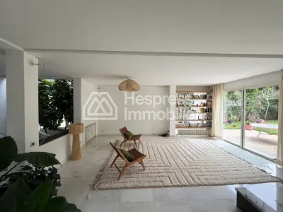 Beautiful unfurnished villa for rent in Aïn Diab