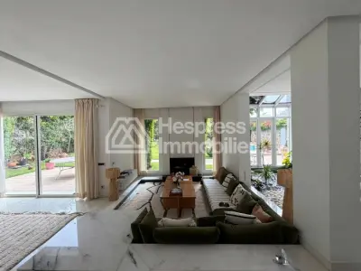 Beautiful unfurnished villa for rent in Aïn Diab