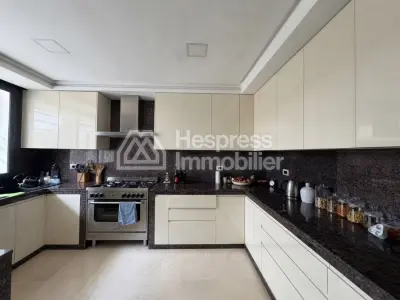 Beautiful unfurnished villa for rent in Aïn Diab
