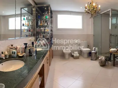 فيلا فاخرة للإيجار عين الذئاب