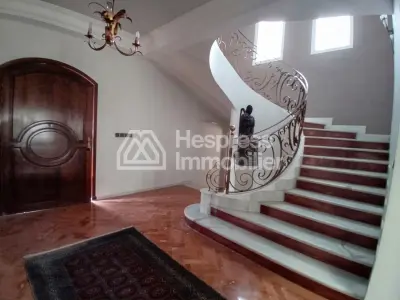 Stunning villa for sale on Californie