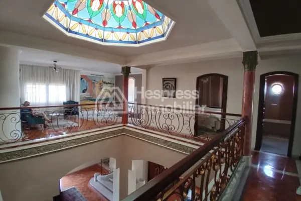 Stunning villa for sale on Californie