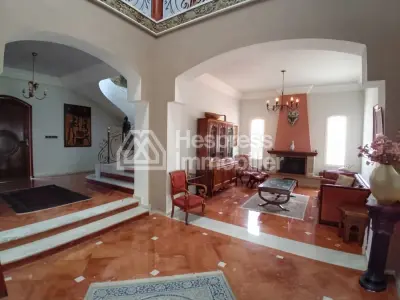 Stunning villa for sale on Californie