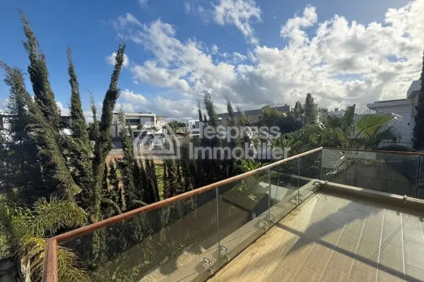 BELLE Villa à vendre à BOUSKOURA