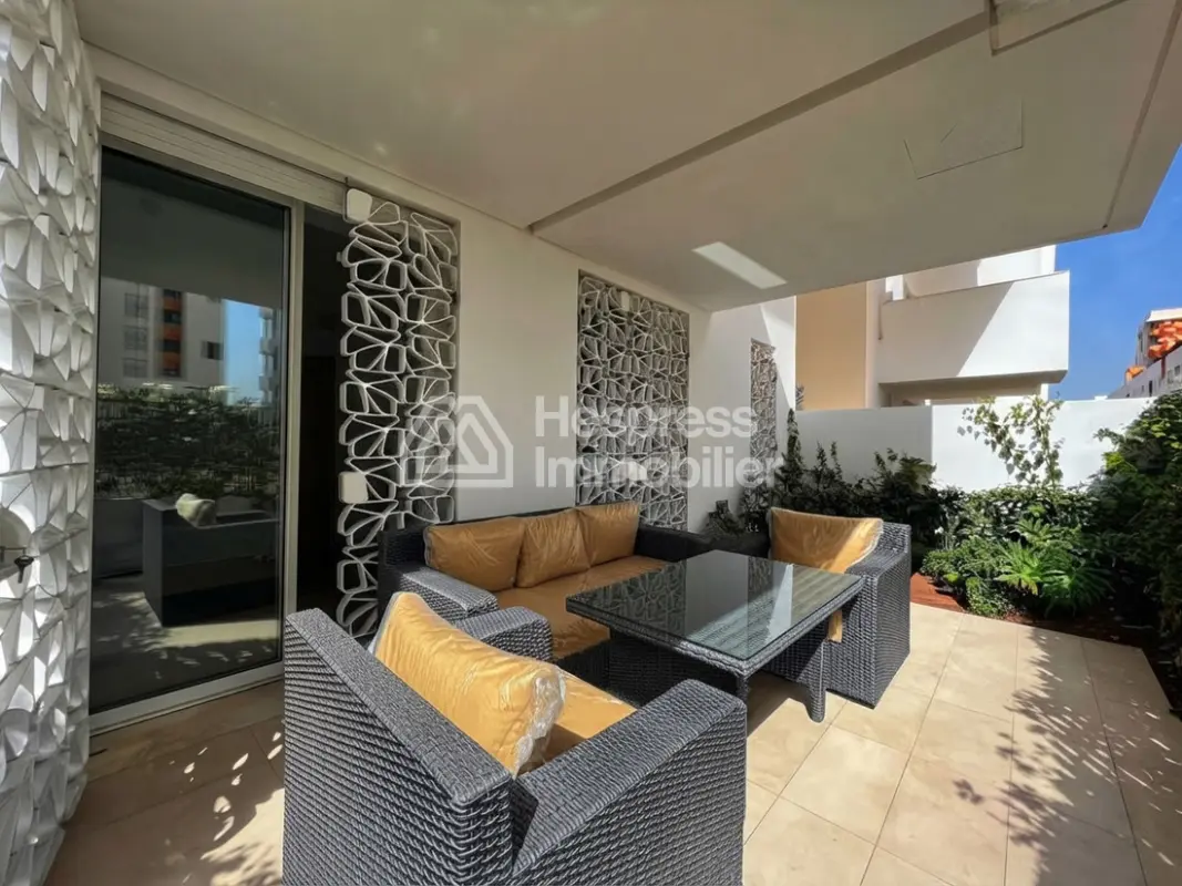 Beau STUDIO MEUBLÉ avec jardin privé à louer CFC